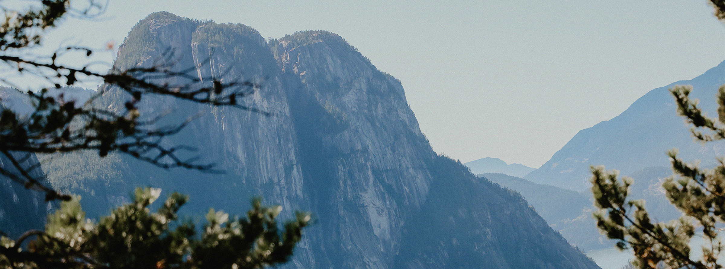 regen homes squamish the stawamus chief 2400x892